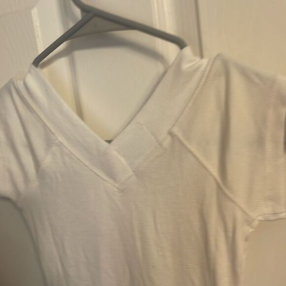 NWOT BDG Vneck Top Size Small - Picture 6 of 8